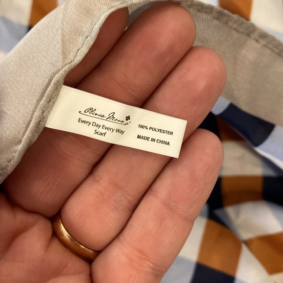 Three scarves! - Picture 9 of 9